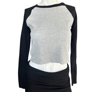 Forever 21 Gray & Black Waffle Knit Raglan Crop Top Size M